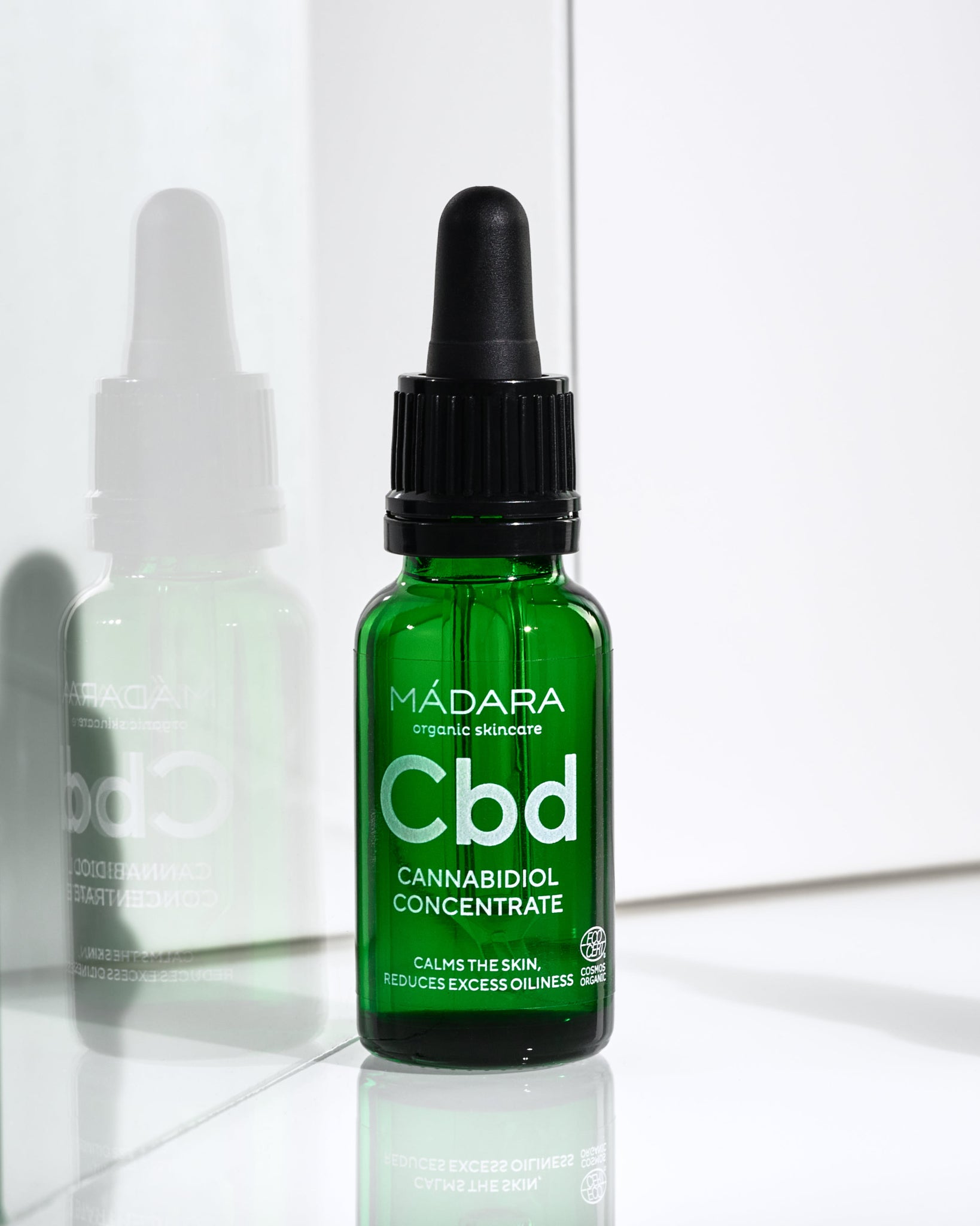 MÁDARA Organic Skincare cbd concentrate madara A3262 product photo on plain background.