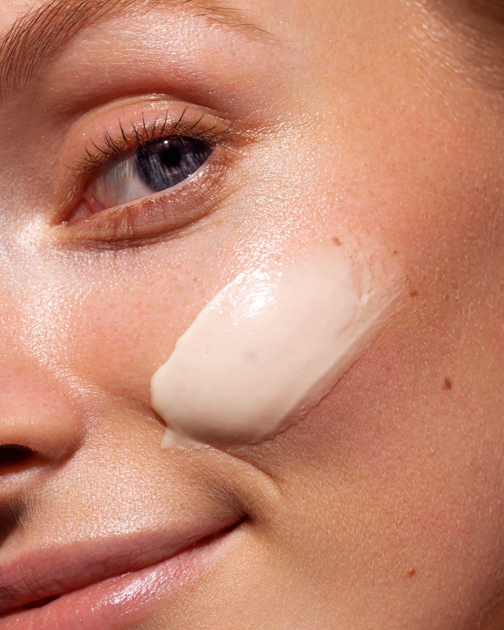 MÁDARA Organic Skincare vitamin c moisturiser A3302 product photo on plain background.