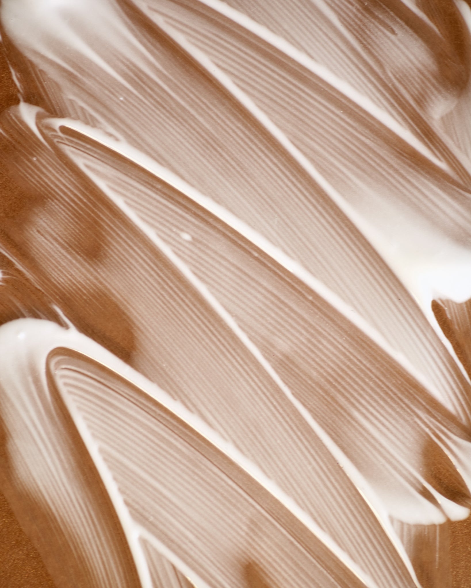 Texture close-up of MÁDARA Organic Skincare body self tan A3431 �swatch demonstrates consistency and finish.