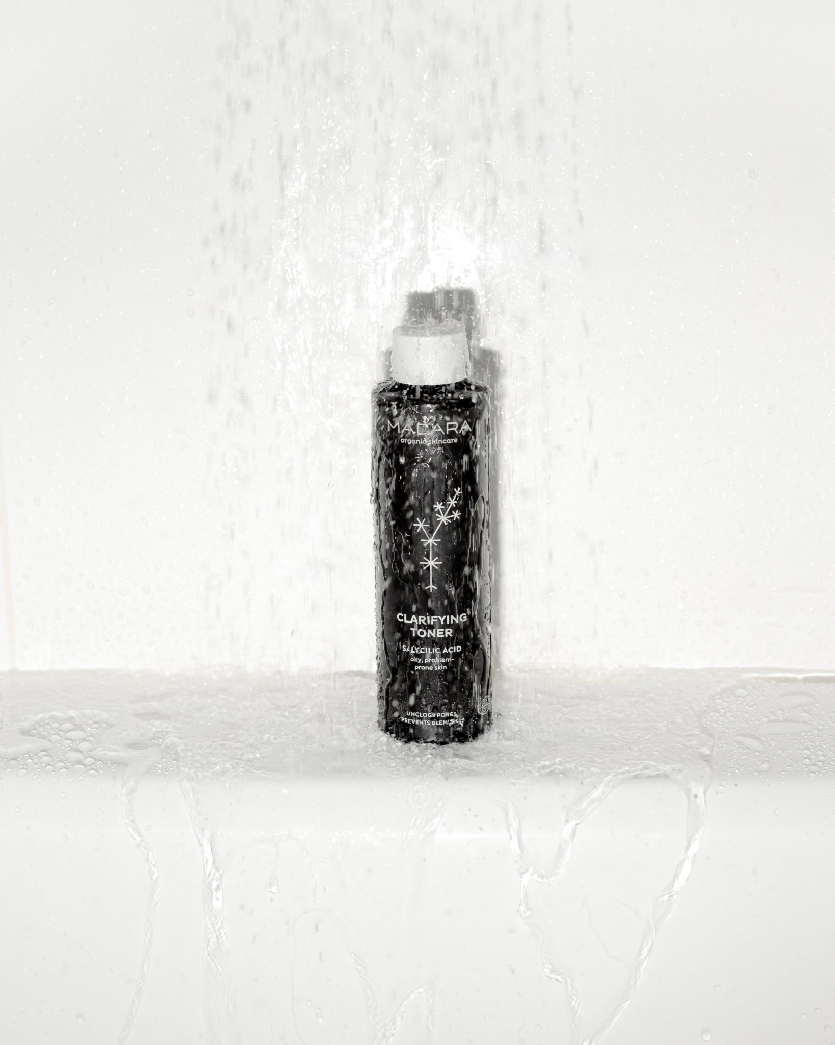 MÁDARA Organic Skincare clarifying treatment toner A2051 toner product photo on plain background.