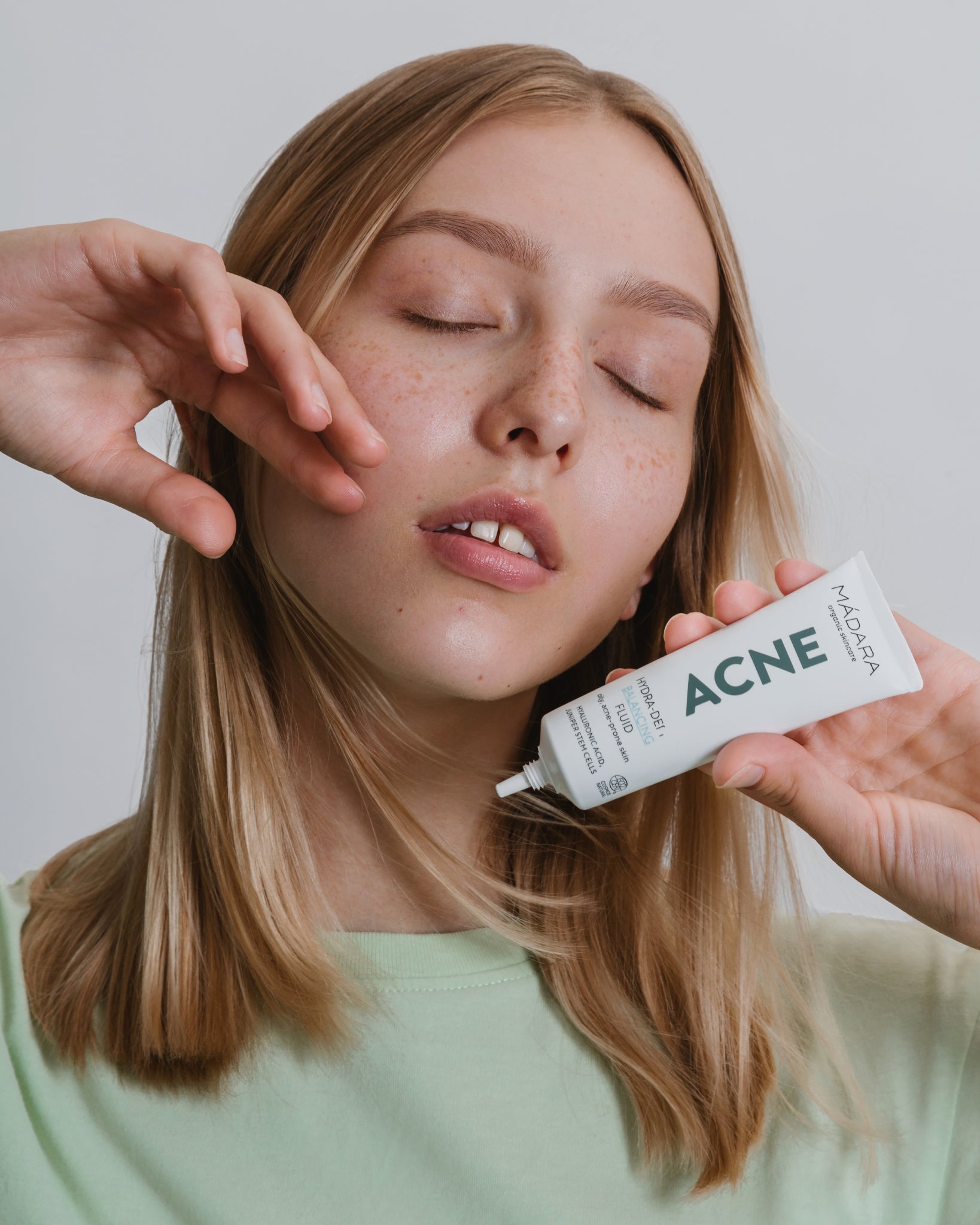 MÁDARA Organic Skincare acne fluid madara A2204 product photo on plain background.