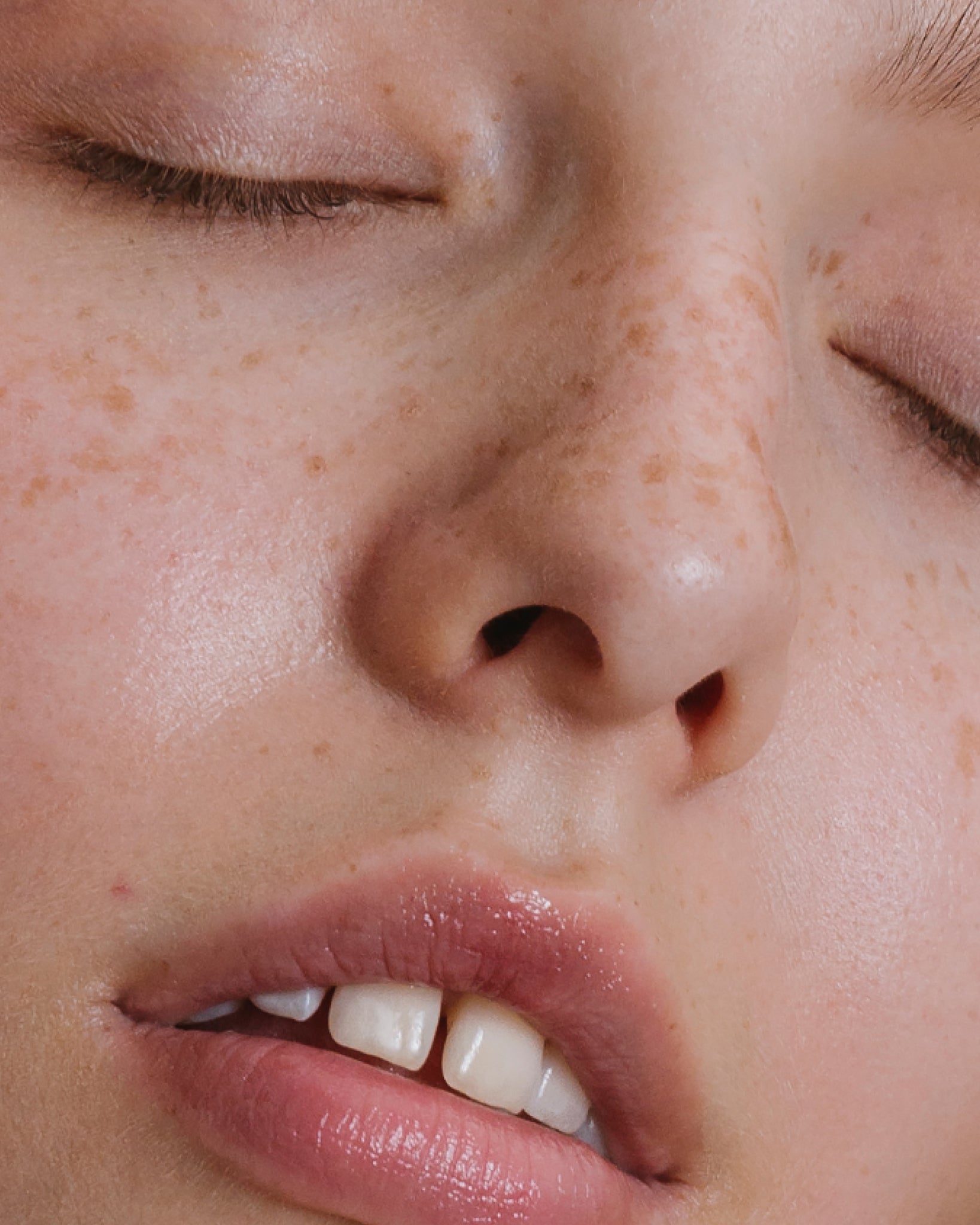 MÁDARA Organic Skincare organic skincare essentials A0001 product photo on plain background.