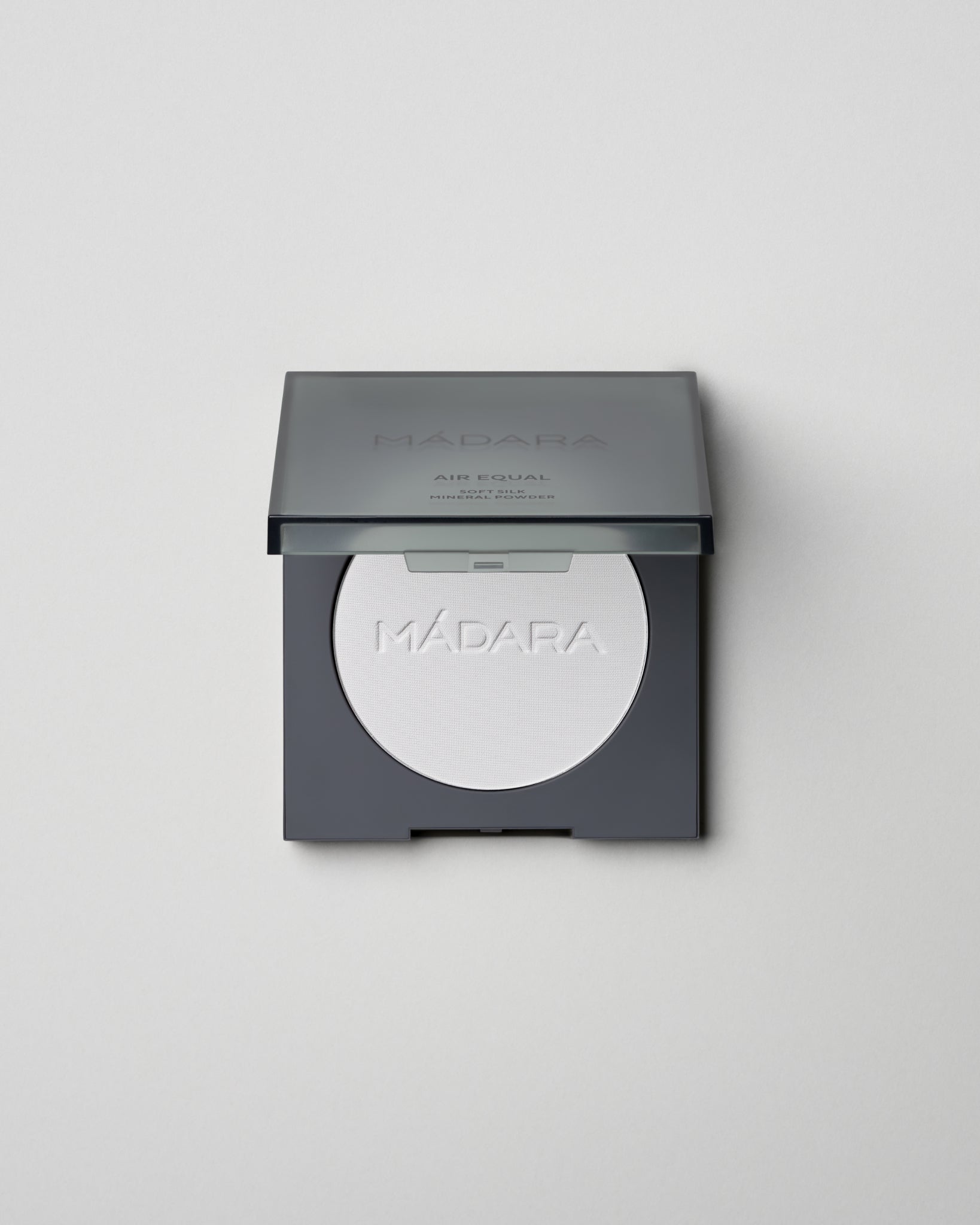 MÁDARA Organic Skincare soft silk mineral powder translucent A6800 product photo on plain background.