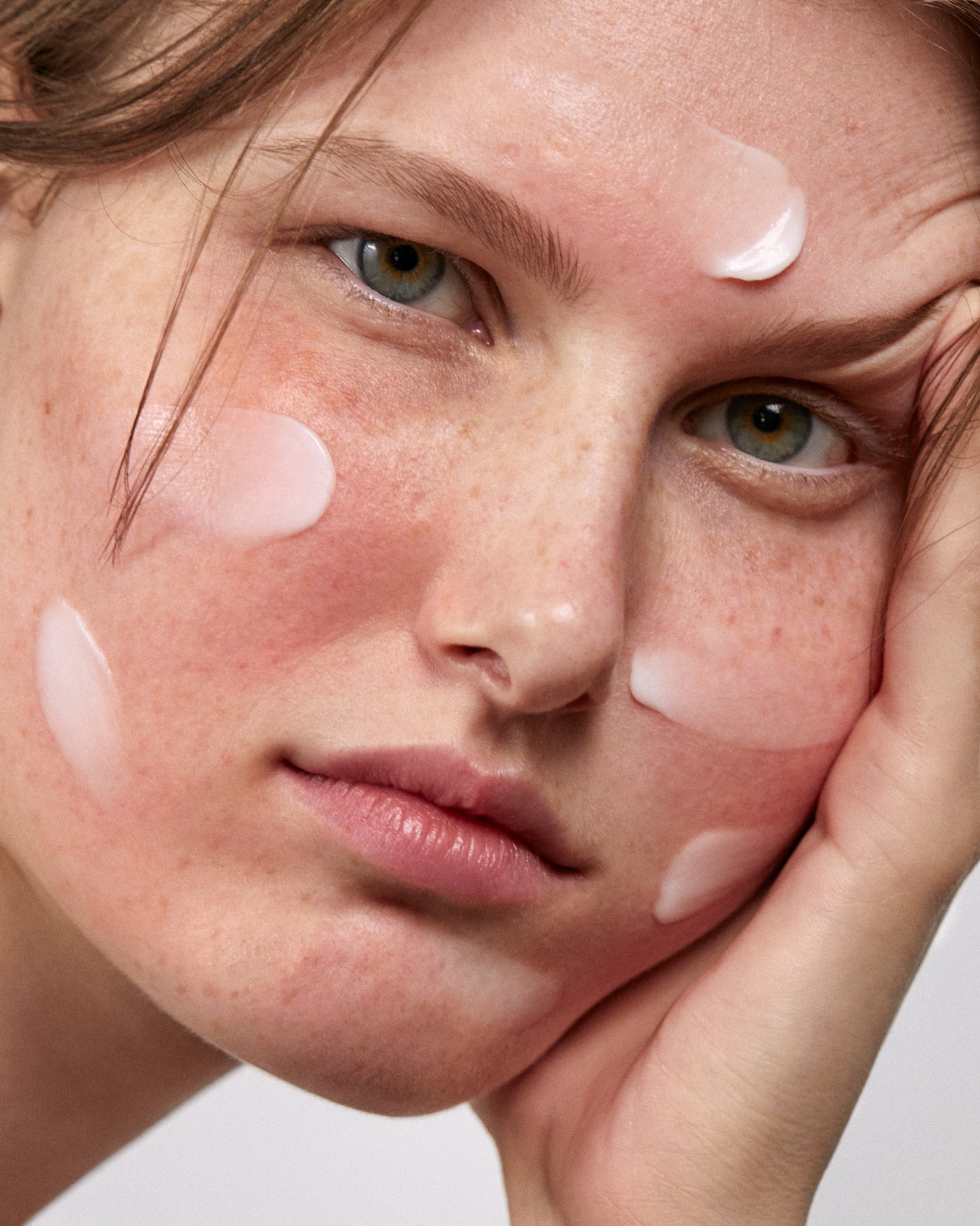 MÁDARA Organic Skincare hypersensitive skin night cream A3014 face cream product photo on plain background.