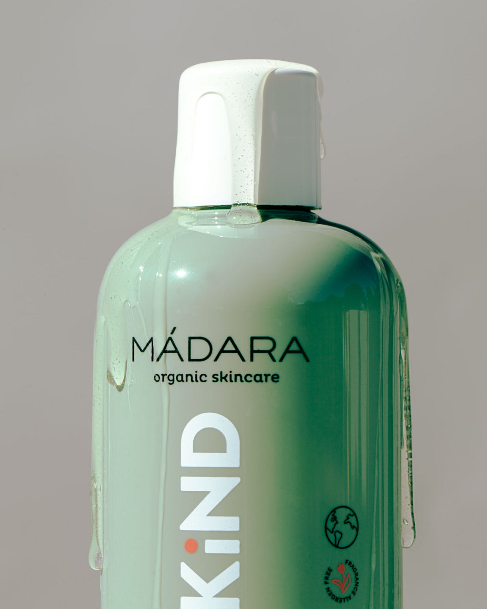 MÁDARA Organic Skincare delicate shampoo A4466 shampoo product photo on plain background.