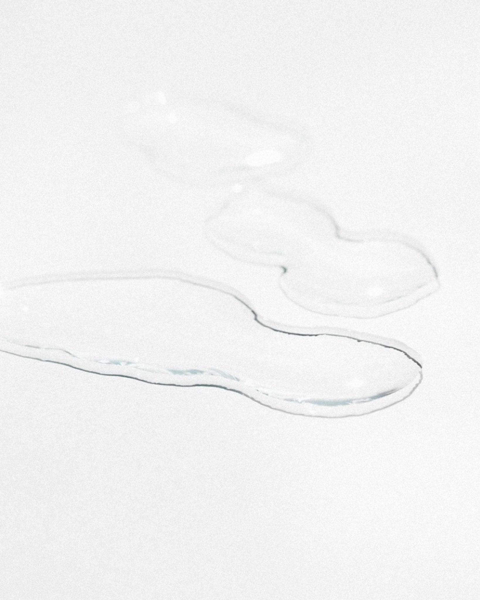 Texture close-up of MÁDARA Organic Skincare ph balancing toner A2053 toner �swatch demonstrates consistency and finish.