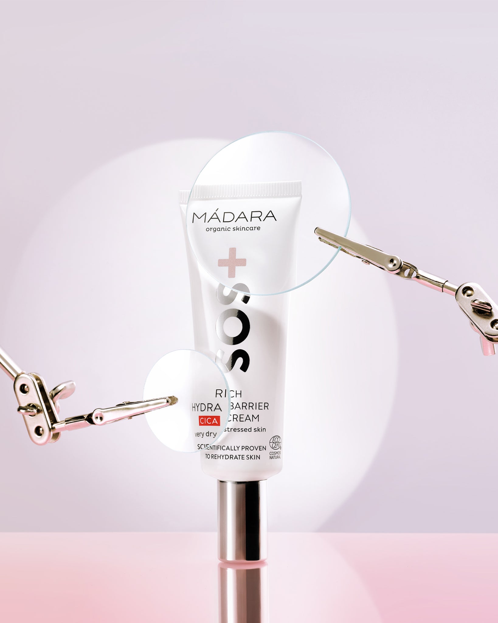 MÁDARA Organic Skincare hyaluronic acid hydrating cream A3012 face cream product photo on plain background.