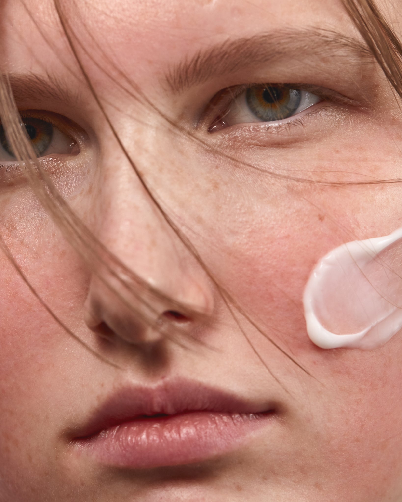 MÁDARA Organic Skincare hydrating skincare routine A0035 product photo on plain background.